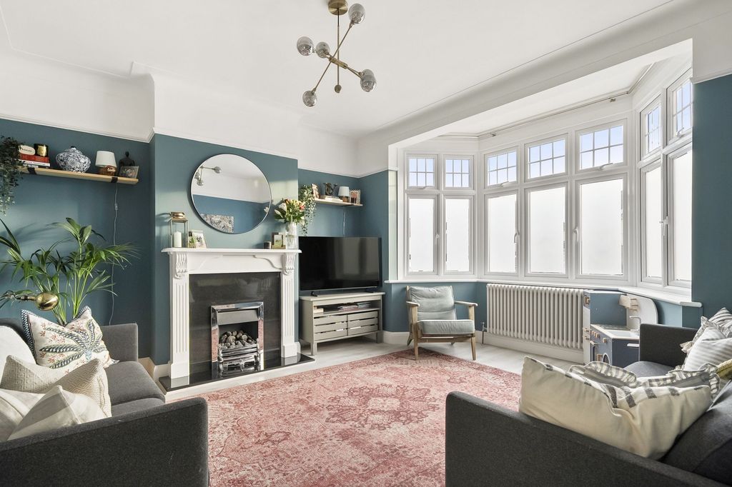 Property photo 2 of 28