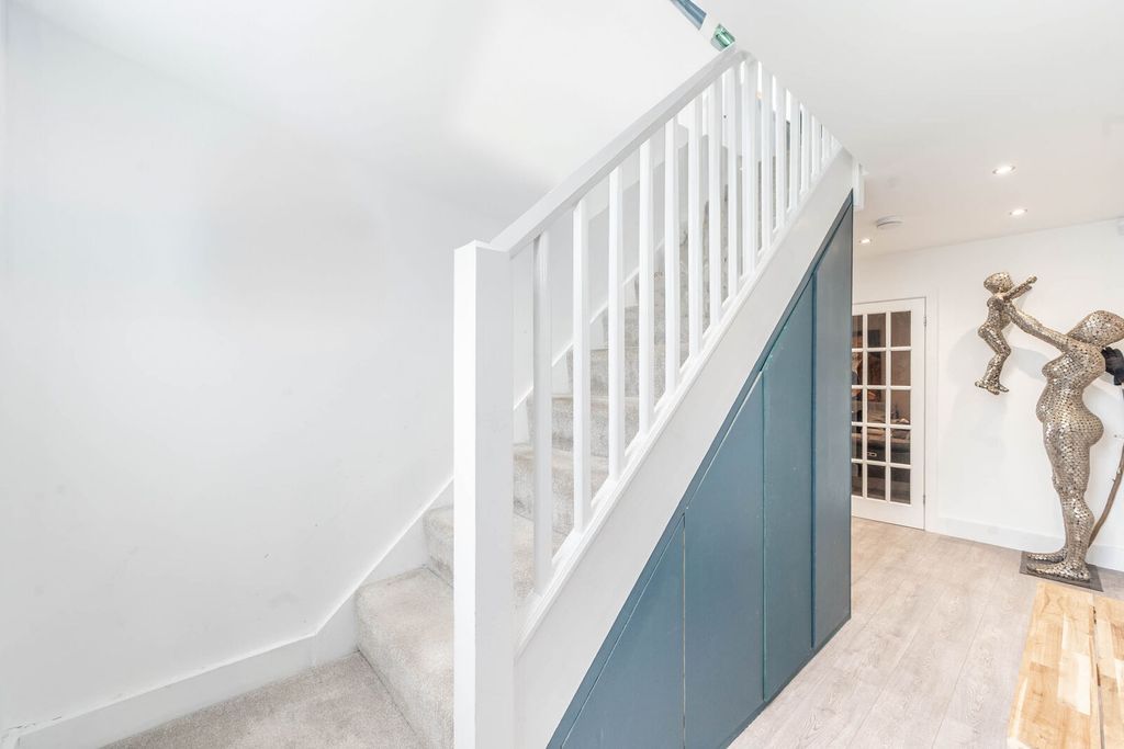 Additional image 17 of 5 bed detached house for saleLittle Potters, Bushey WD23