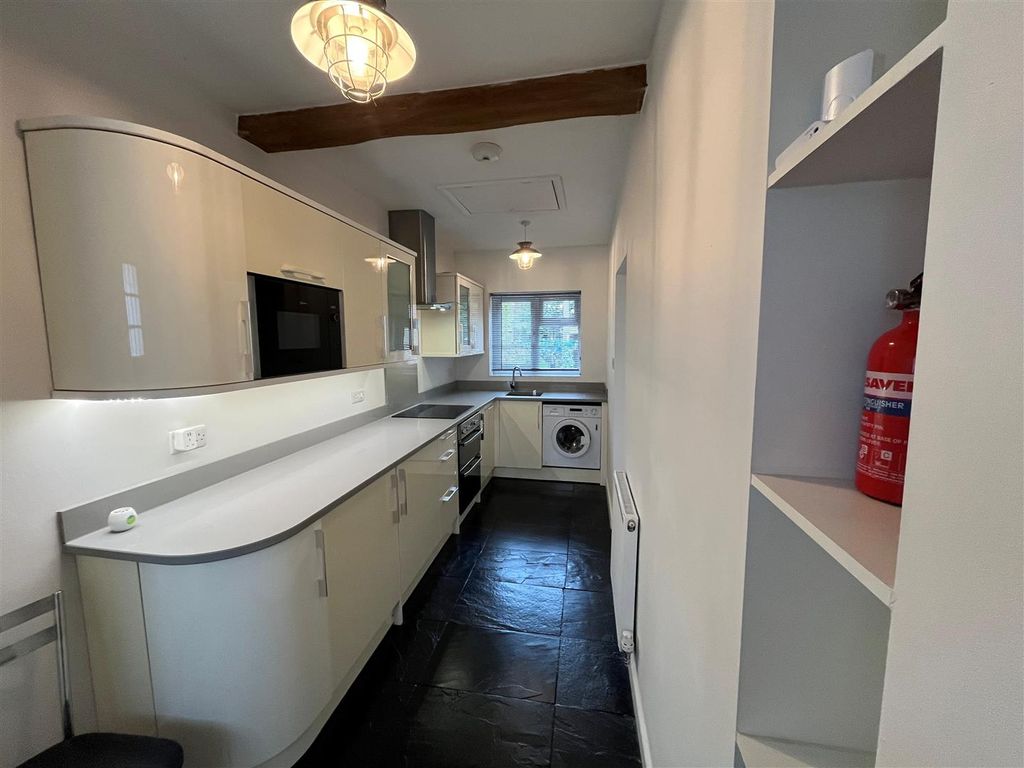 Property photo 2 of 10 Kitchen 3.Jpg
