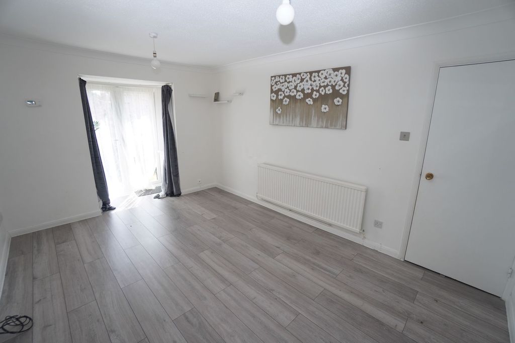 Property photo 2 of 11 Photo 4