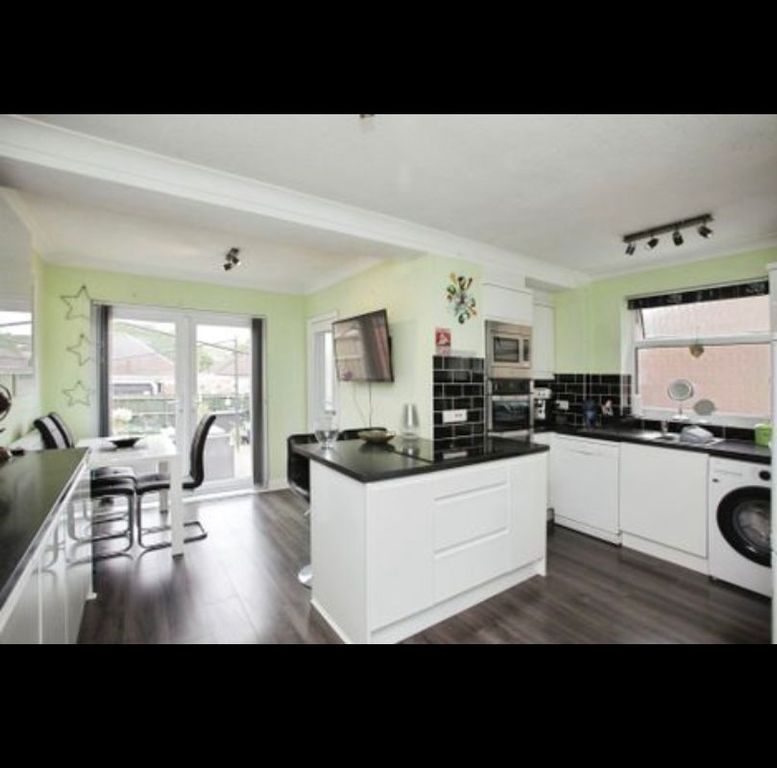 Property photo 3 of 8 Gallery