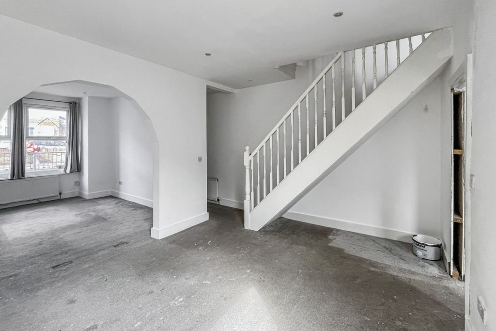 Property photo 3 of 17 6 Orchard Villas, Cray Road, Sidcup, Kent, Da14 5Dj