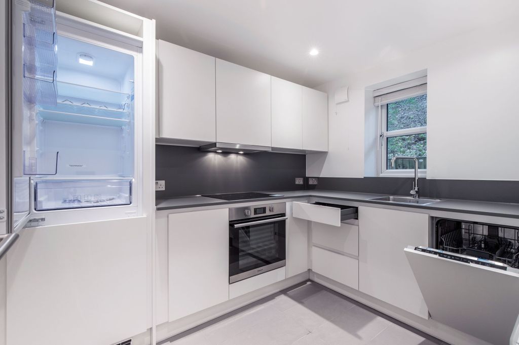 Property photo 3 of 21 Kitchen