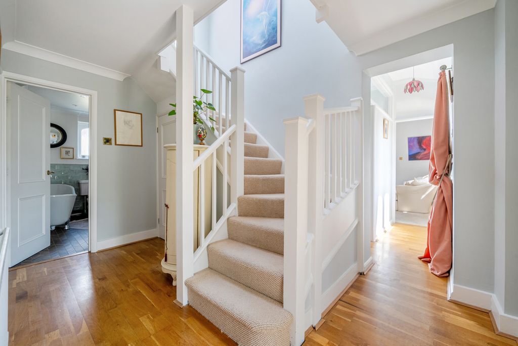 Property photo 3 of 23 1325949-14-688A37...