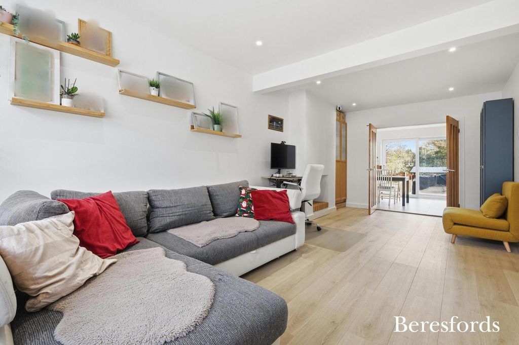 Property photo 2 of 25 Picture No. 16