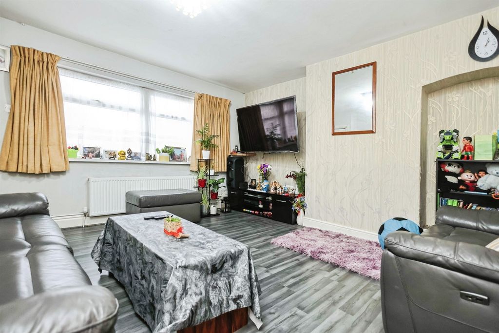 Property photo 2 of 18