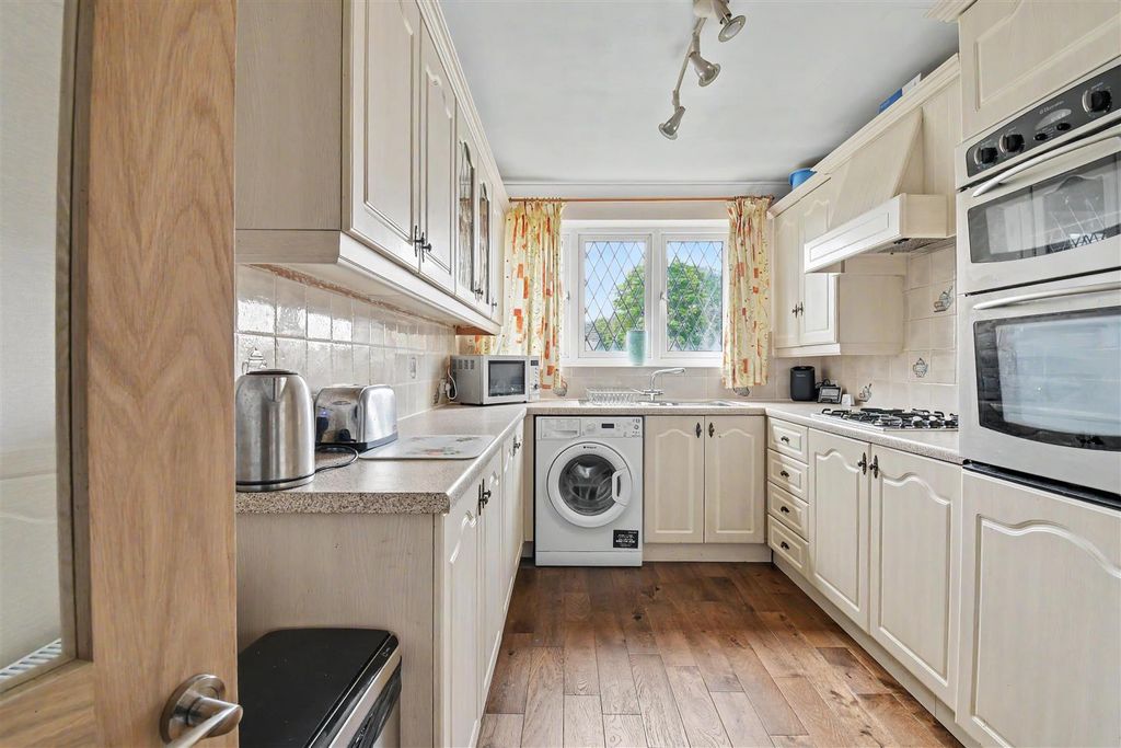 Property photo 2 of 14 Kitchen