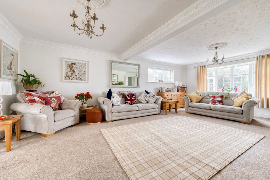 Property photo 3 of 18