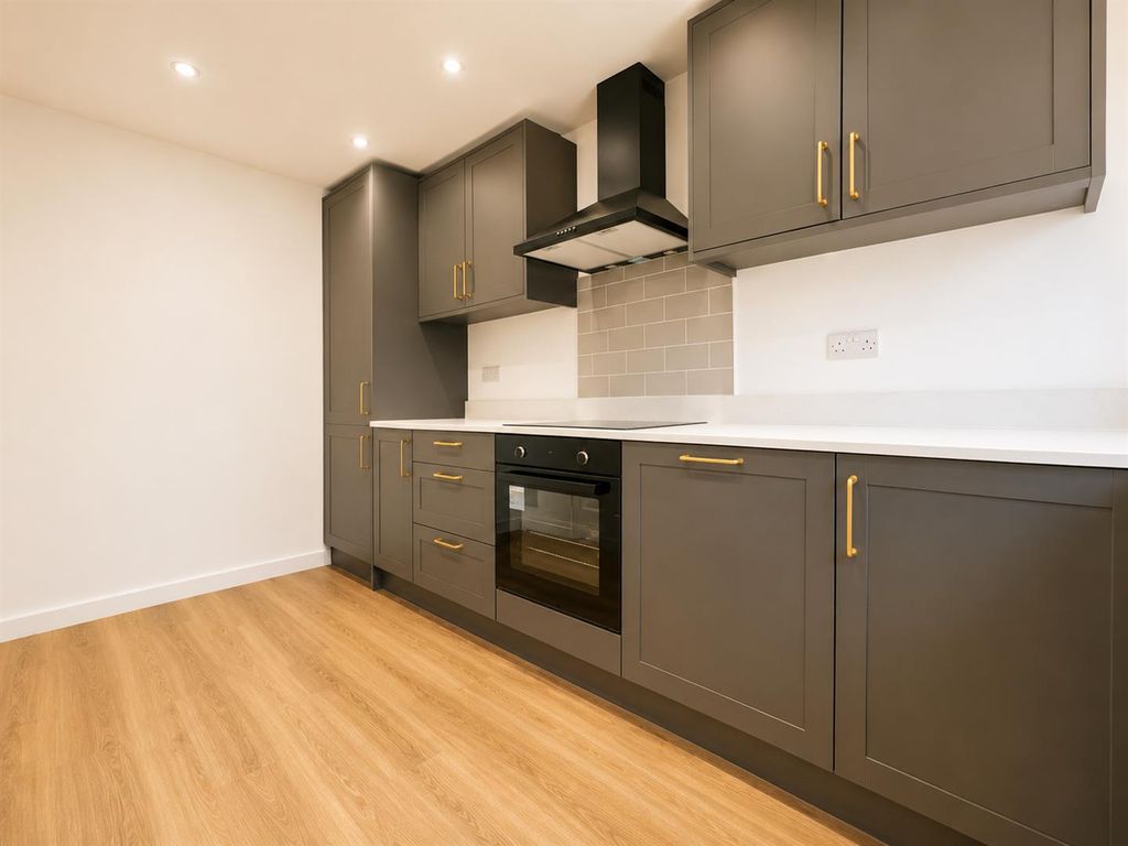 Property photo 3 of 12 Kitchen 2