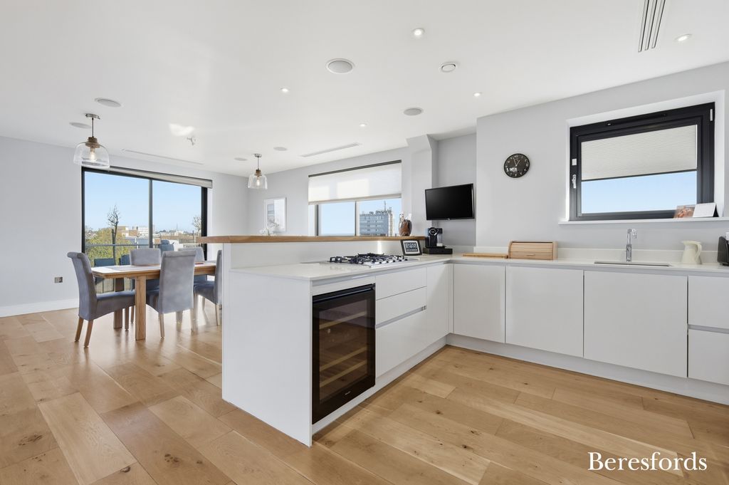 Property photo 2 of 28 Picture 2