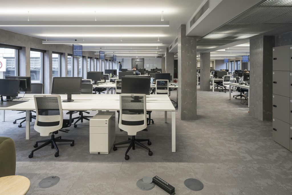 Property photo 3 of 20 Office Floor