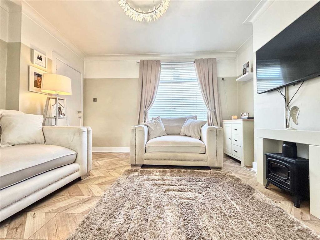 Property photo 3 of 25