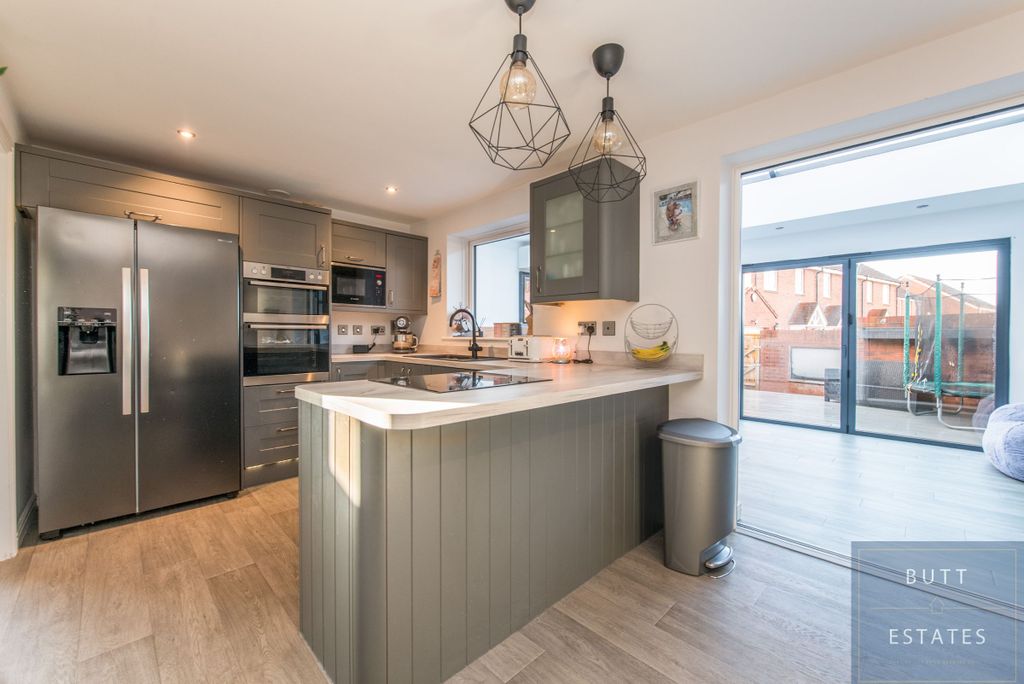 Property photo 2 of 11