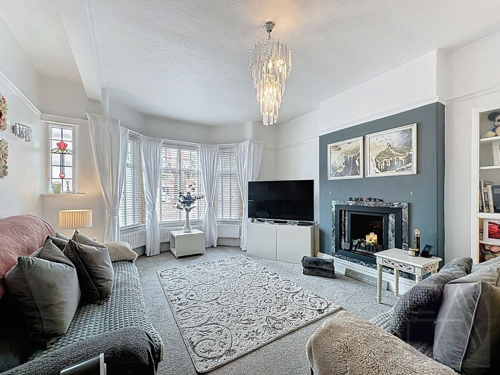 Property photo 3 of 28 4373515