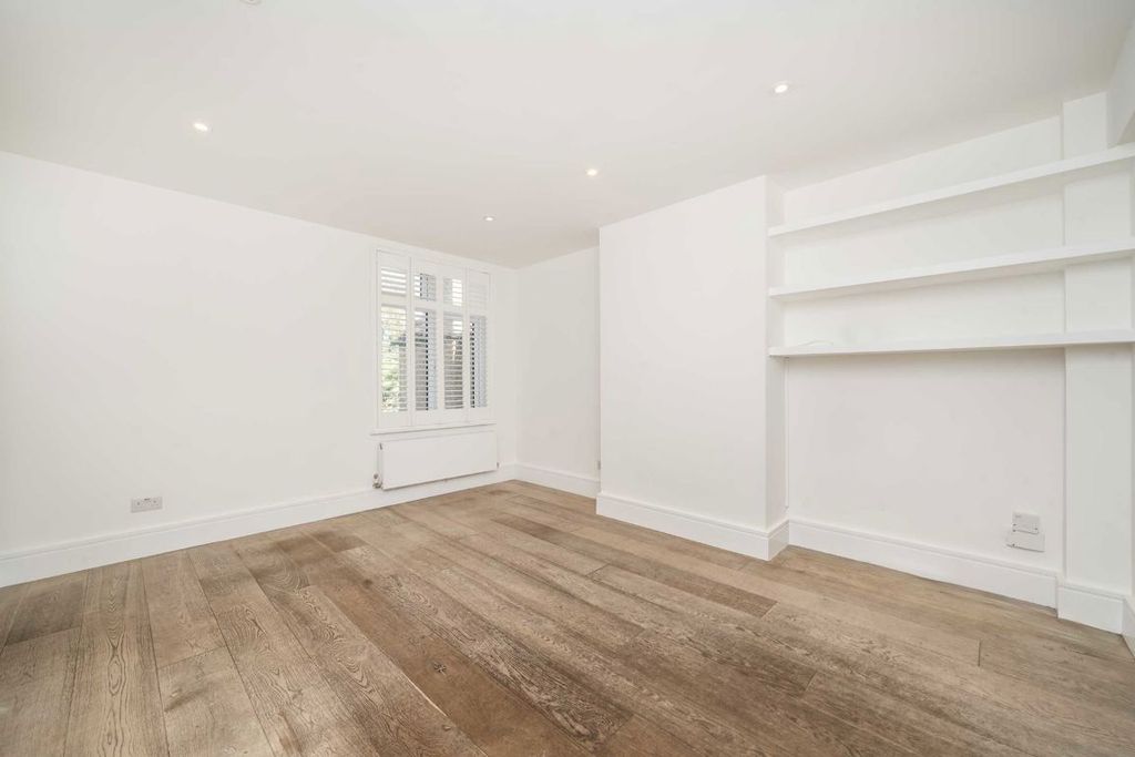 Property photo 2 of 5