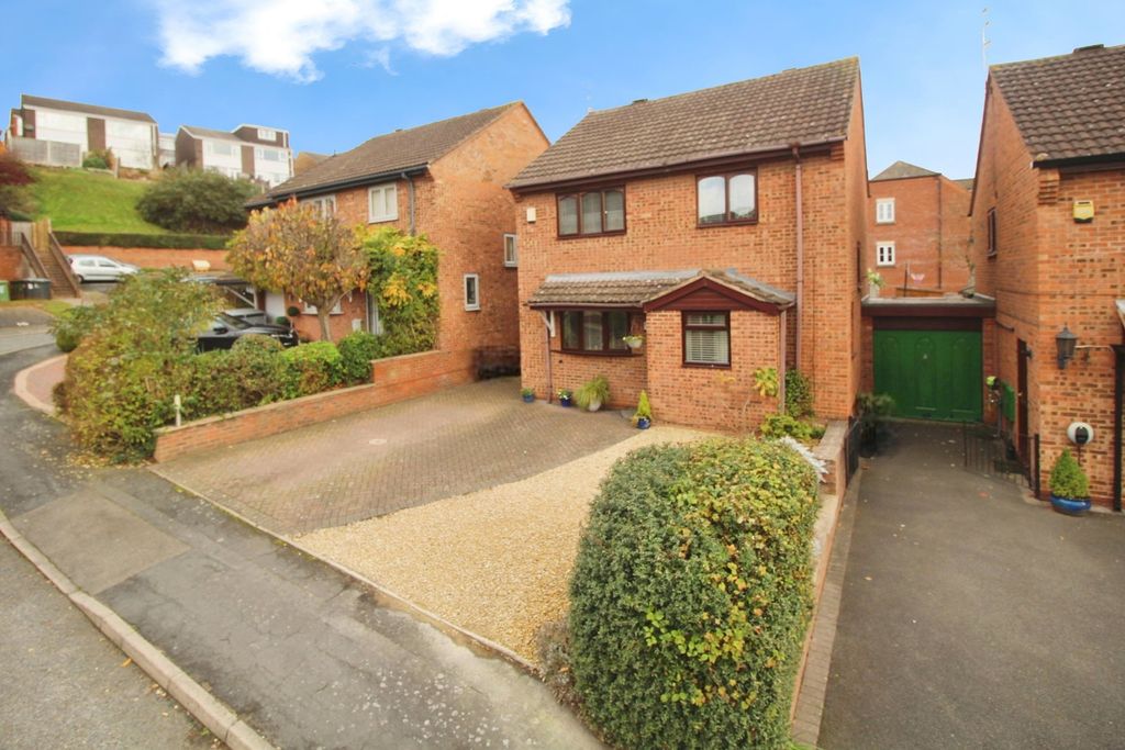 Property photo 1 of 33
