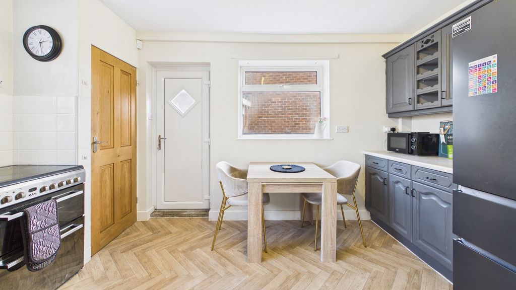 Property photo 3 of 24 49076412