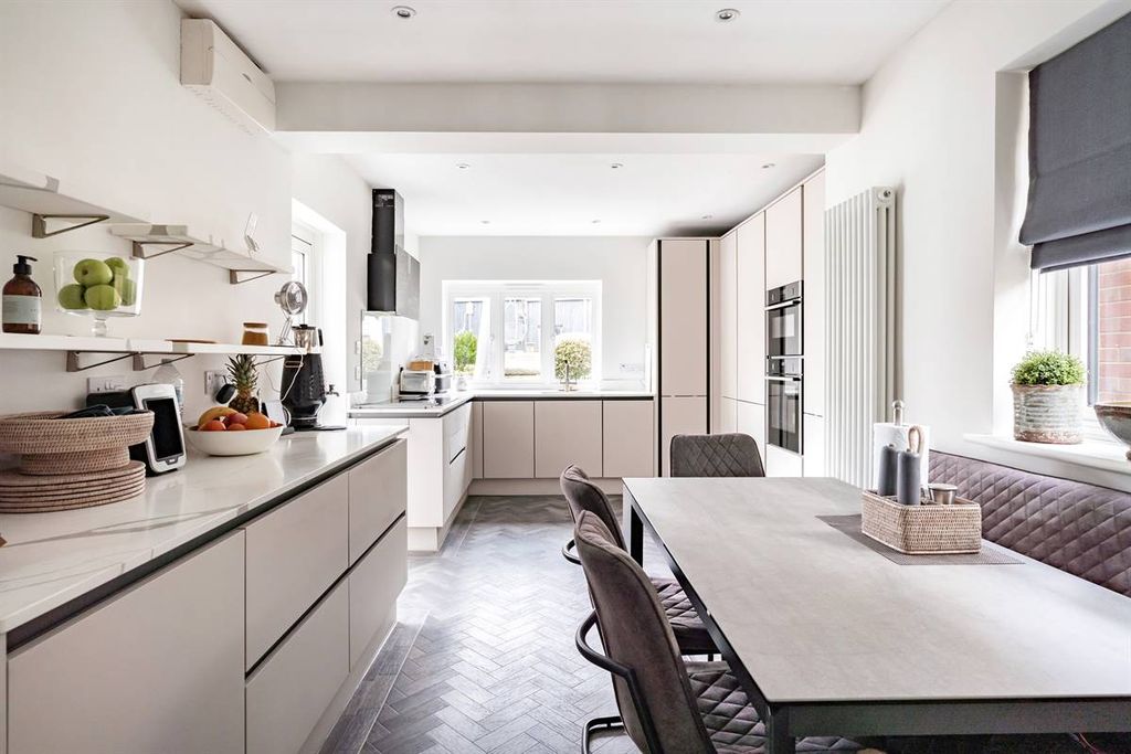 Property photo 3 of 21