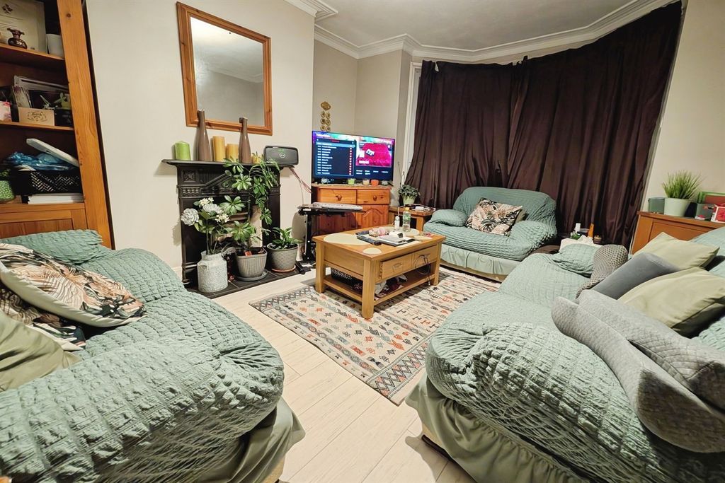 Property photo 3 of 8 (Main)