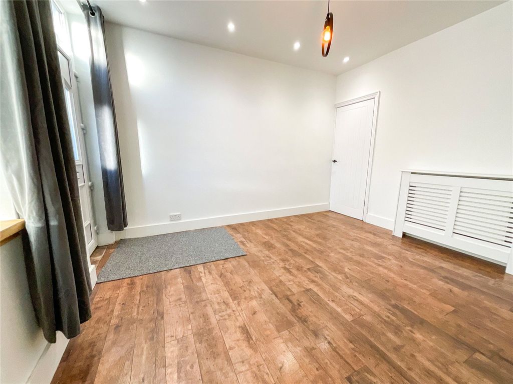 Property photo 3 of 15 Picture No. 02