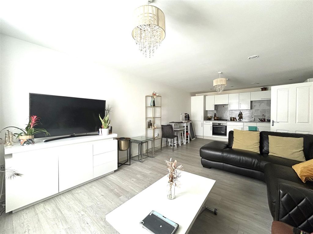 Property photo 2 of 11 Image