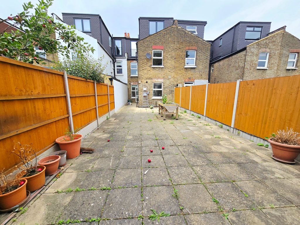 Property photo 2 of 27