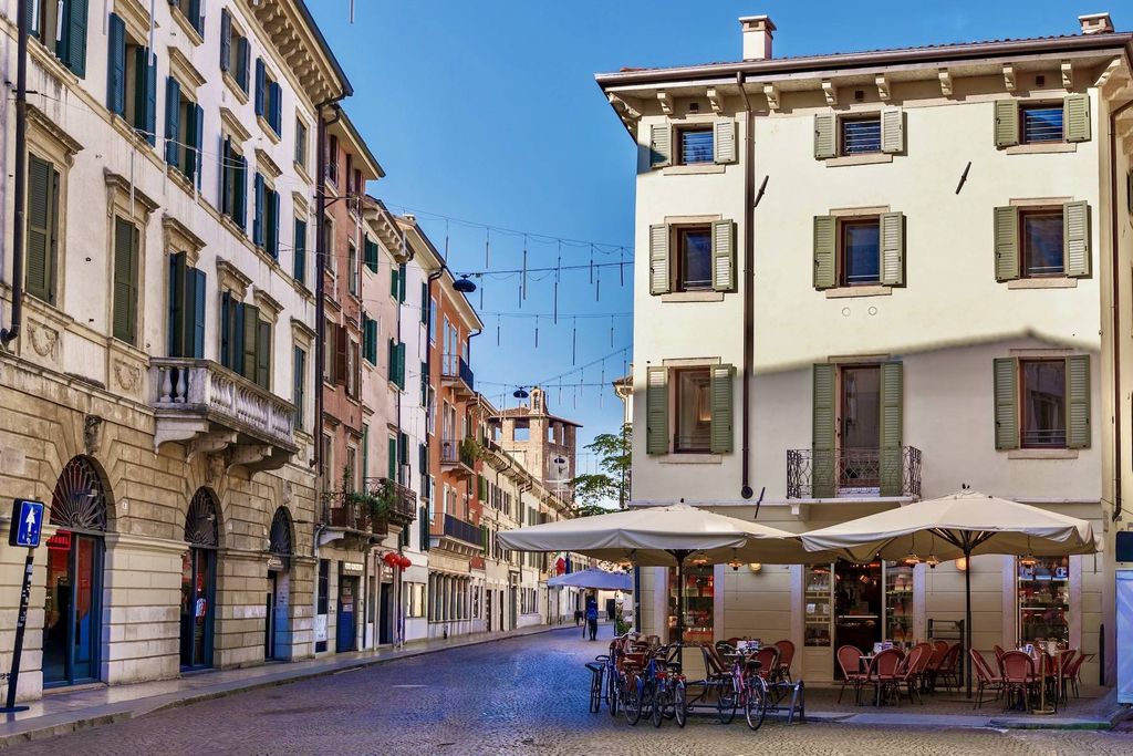 Property photo 1 of 30