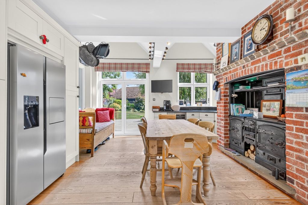 Property photo 2 of 17 Kitchen