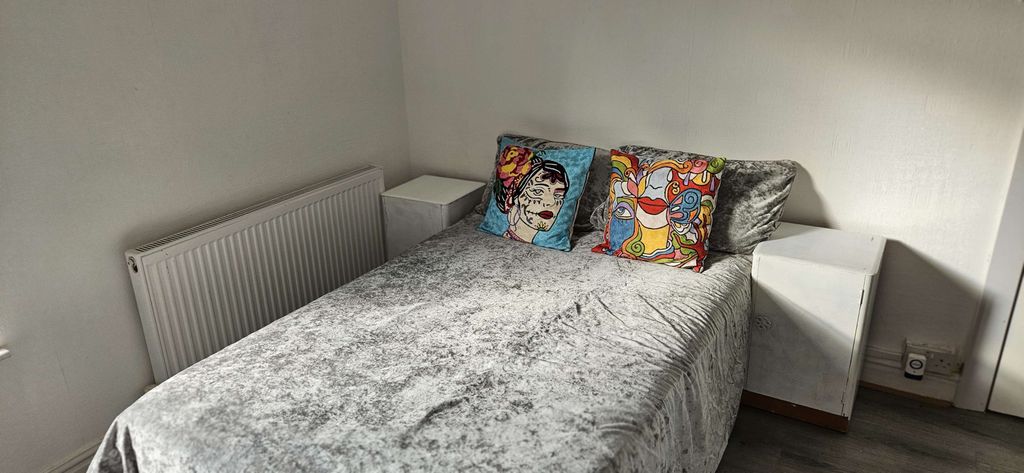 Property photo 1 of 5 Double En-Suite Available Now To Rent £725 Pcm