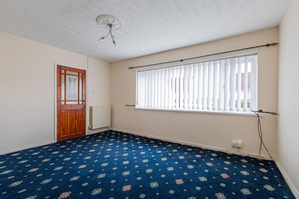 Property photo 2 of 18 Lounge