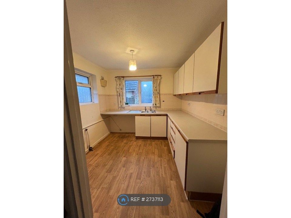 Property photo 2 of 10 Kitchen