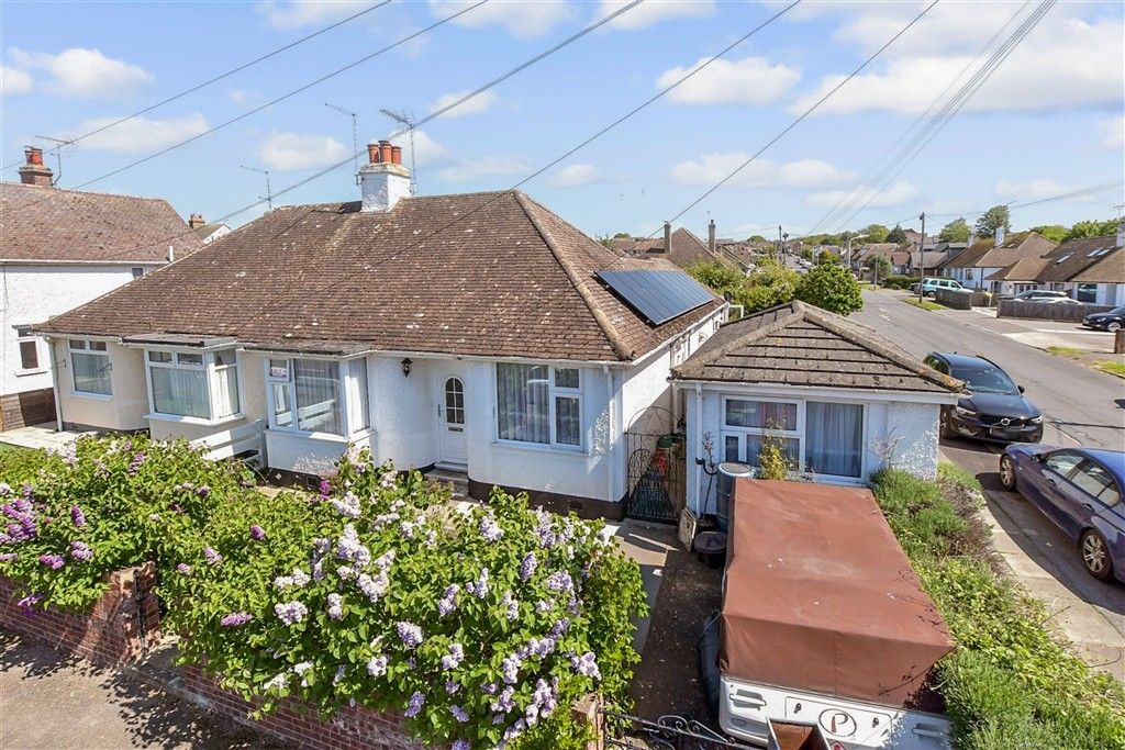 Property photo 1 of 11 External (Brochure)