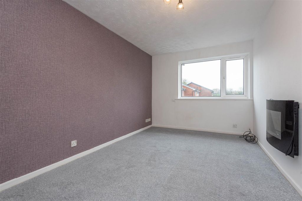 Property photo 2 of 8 Lounge