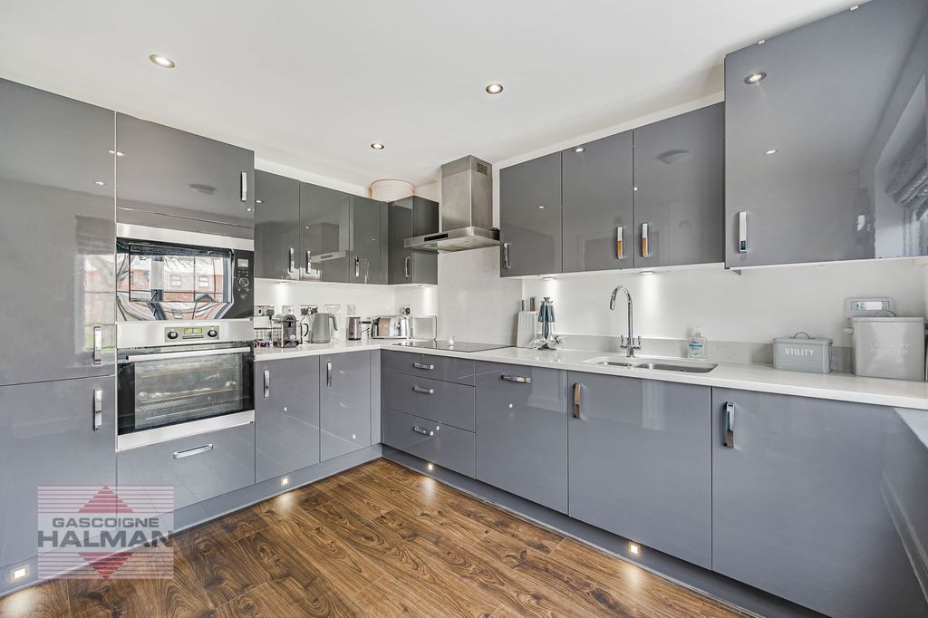 Property photo 2 of 22