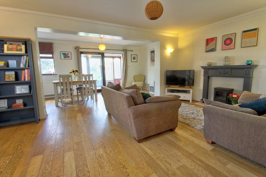 Property photo 2 of 15 Lounge 1
