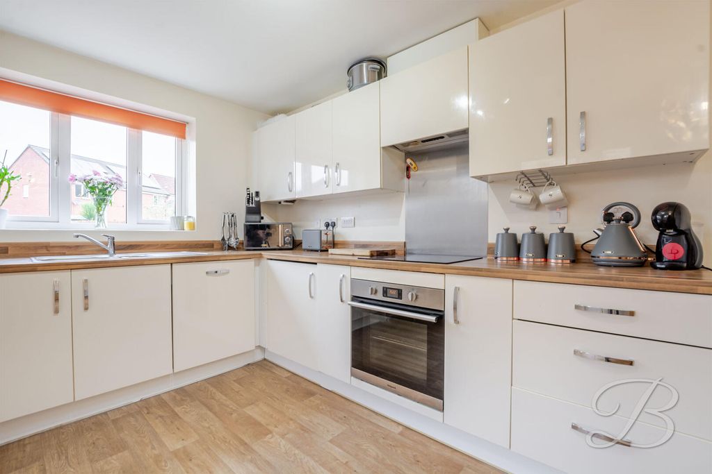 Property photo 2 of 33 Kitchen