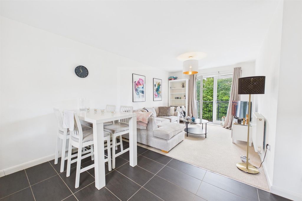 Property photo 3 of 10 Dining Room