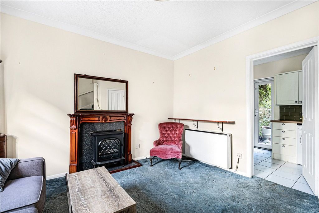 Property photo 2 of 11 Living Room