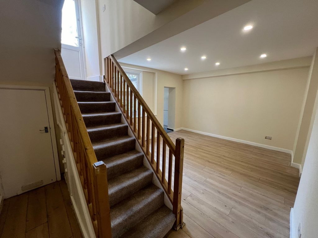 Property photo 3 of 12 Photo 2