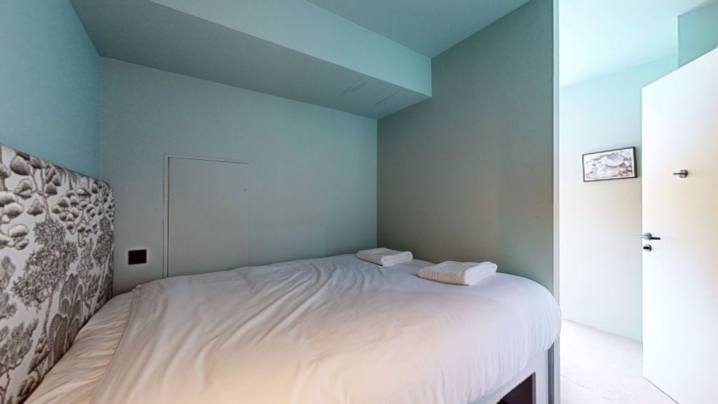 Property photo 1 of 25 Bedroom
