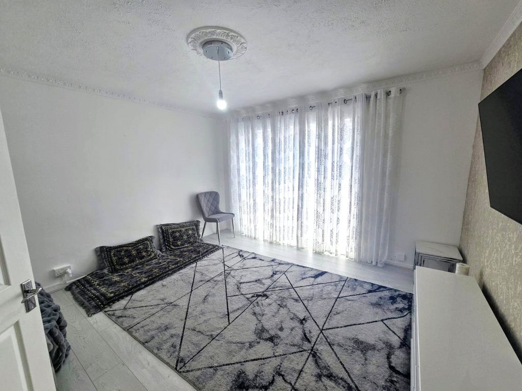 Property photo 2 of 10 Lounge