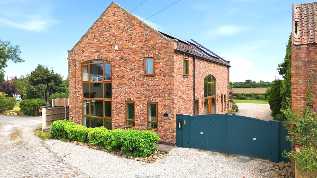 Property photo 2 of 59 Img001