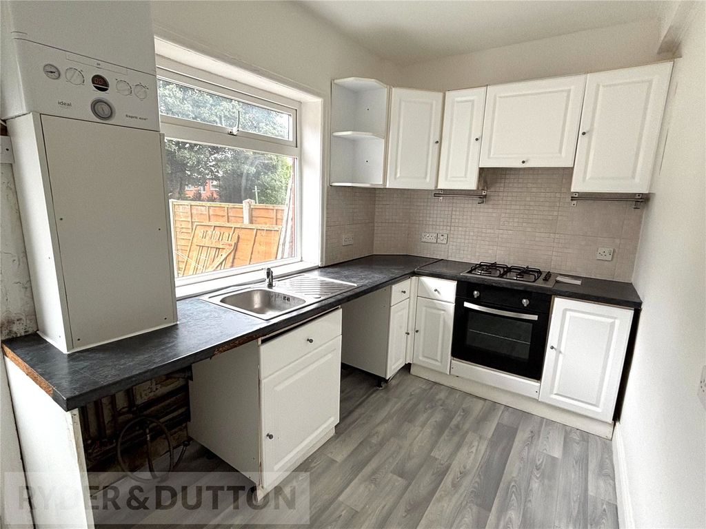 Property photo 3 of 9 Kitchen