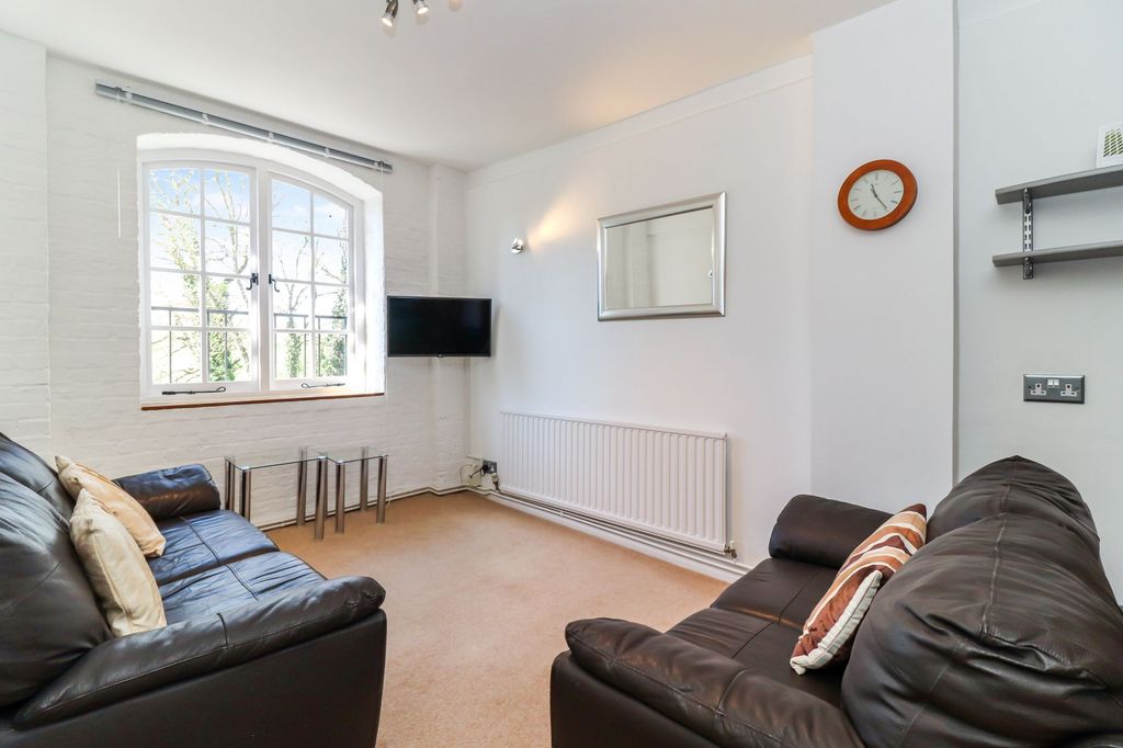 Property photo 3 of 21