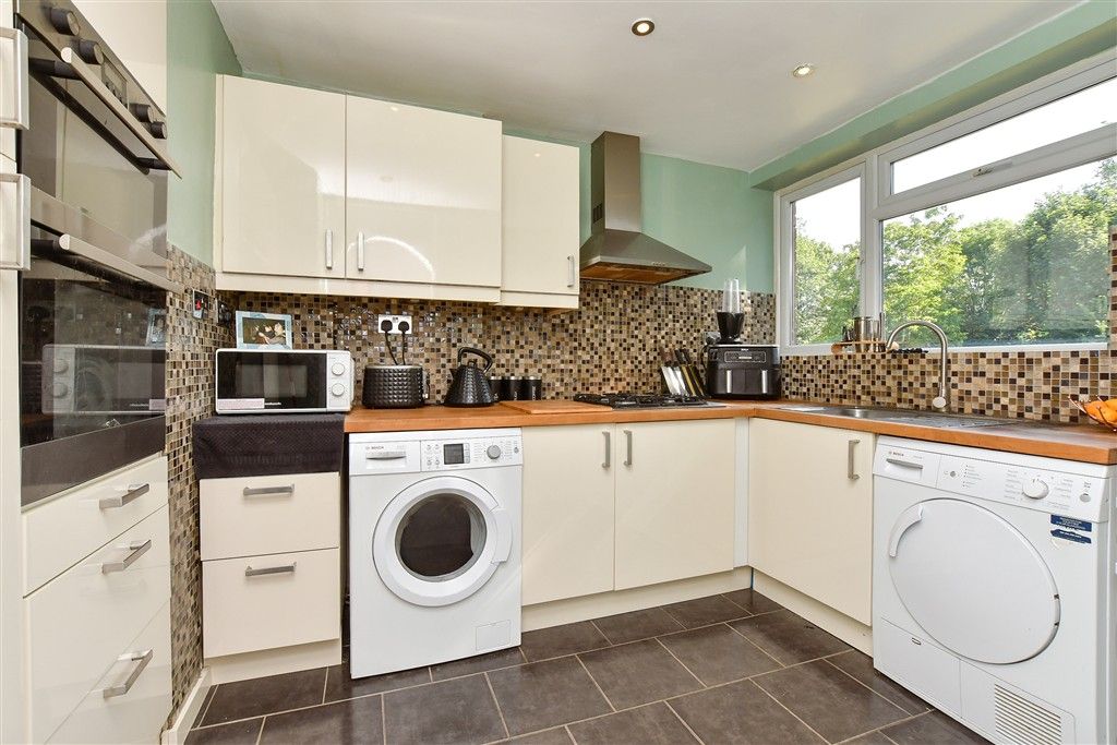 Property photo 1 of 10 Kitchen