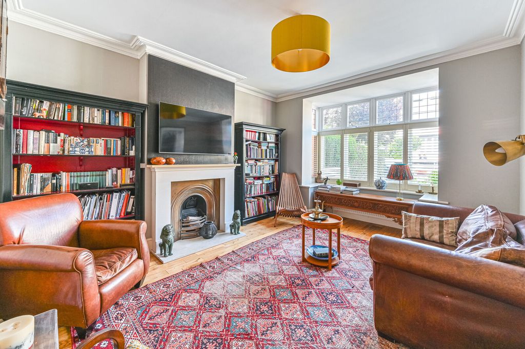 Property photo 2 of 33