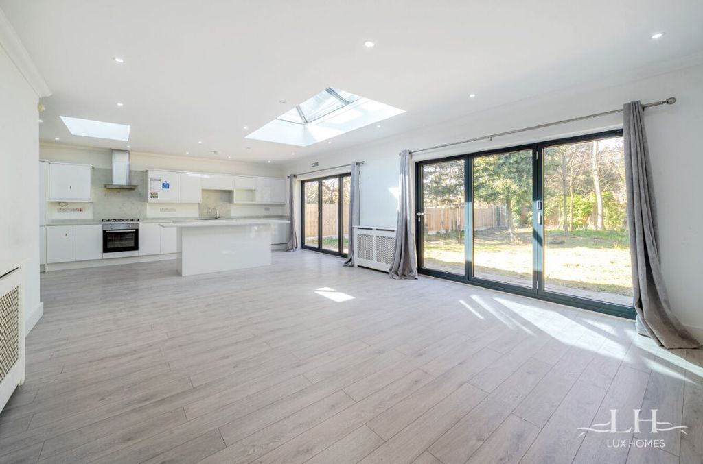 Property photo 2 of 22