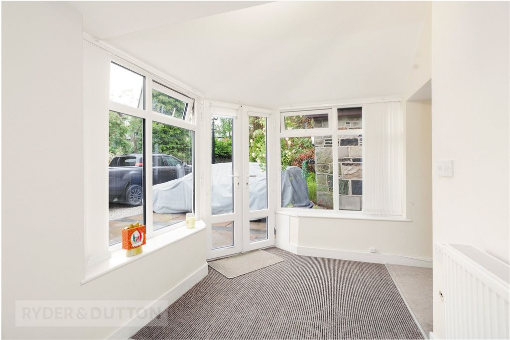 Property photo 2 of 21 Entrance Hall