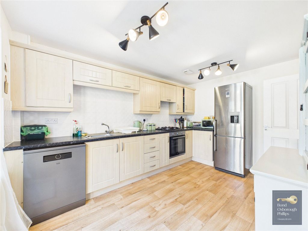 Property photo 3 of 27 Picture No. 17