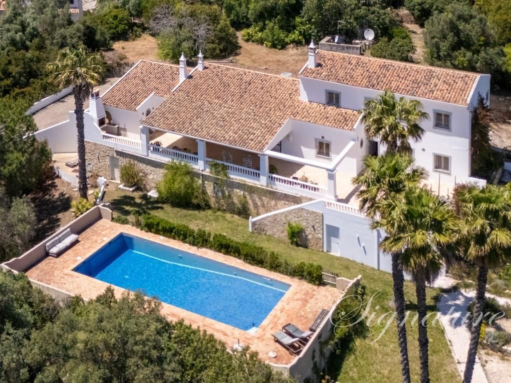 Property photo 1 of 29 Charming 5 Bedroom Villa Property With Panoramic Sea Views , In A Quiet Environment, In Poço Geraldo, Loulé.